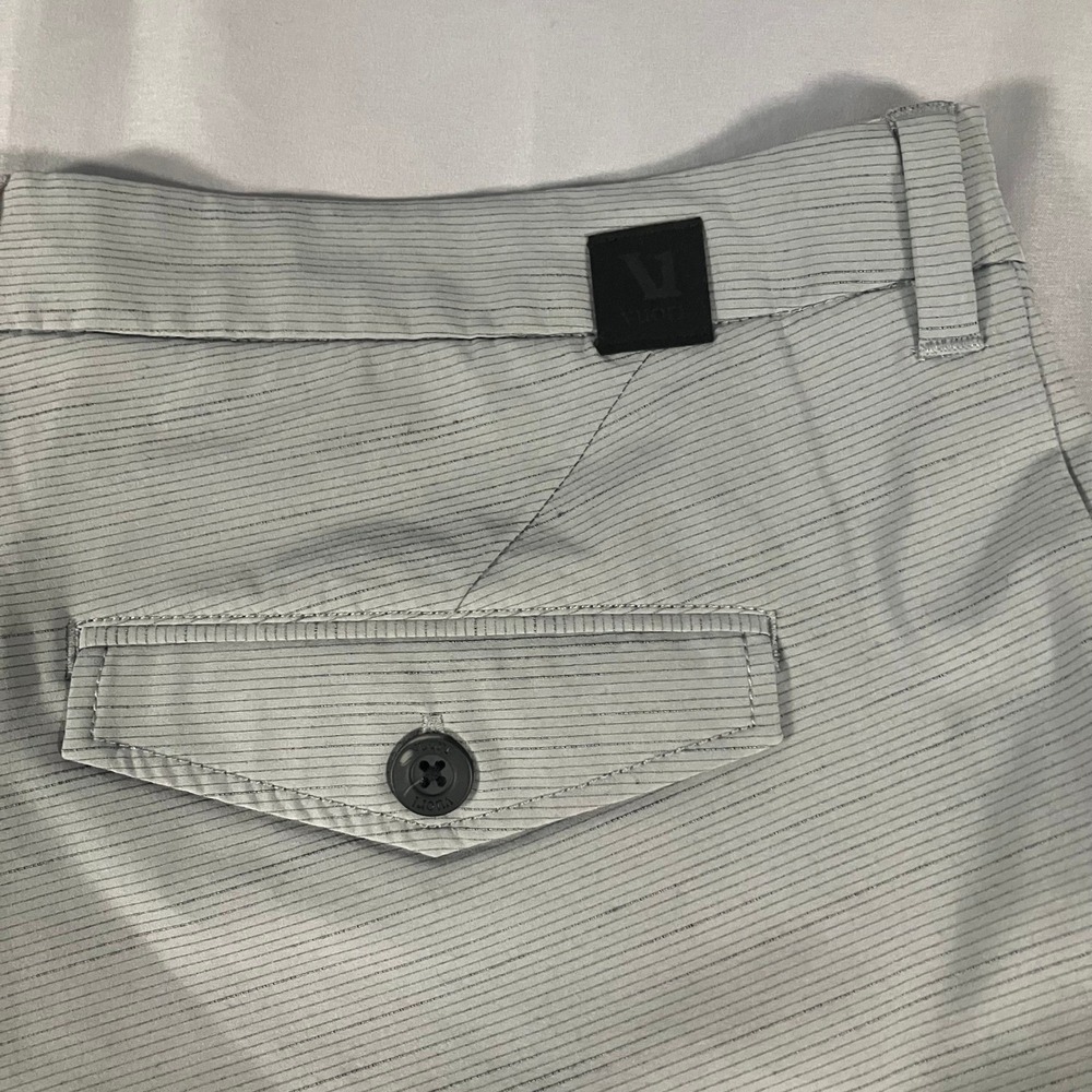 Vuori Mens Shorts Size Large Light Gray Pinstripe Performance Stretch Athleisure - Picture 8 of 10